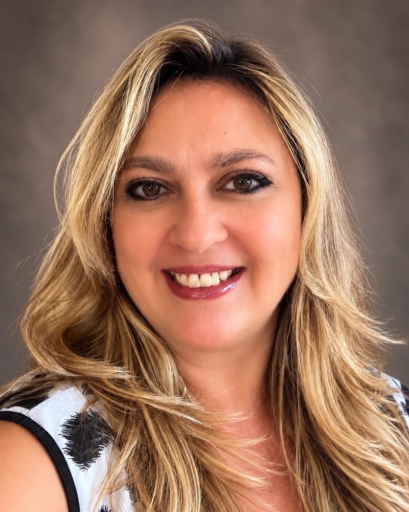 Marcela Alpuin, numeróloga, sonriendo